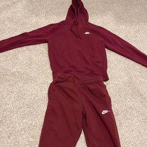 Woman’s XS maroon Nike jogger set